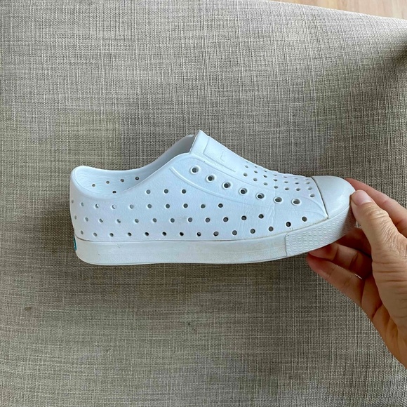 Native white shoes size 3 Junior - Picture 3 of 6